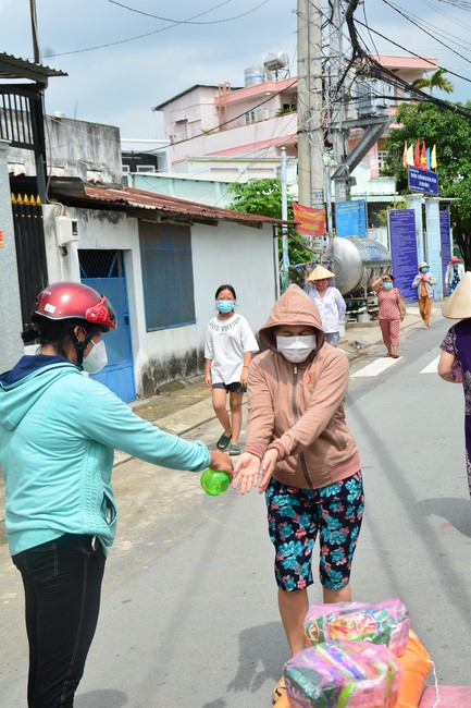 Continuing to support people in need in the Covid-19 pandemic of Hoang Phap Pagoda (series 4)